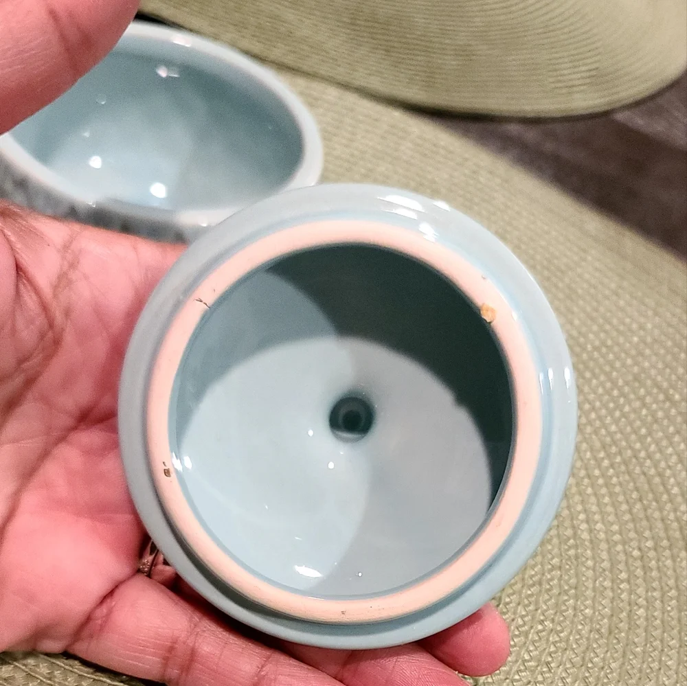Cute Trinket / Jewelry Holder with Lid Grannycore